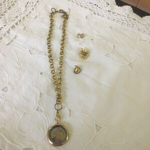 Elegant Gold Pendant Necklace and Earring Set